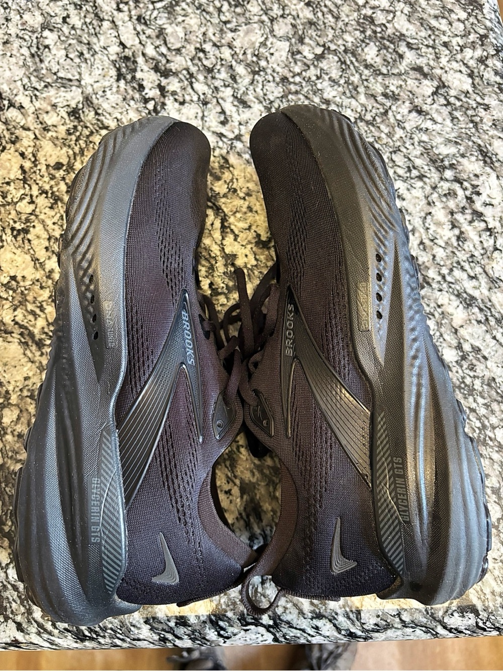 Brooks Men’s Black Running Shoes - Lightweight Performance